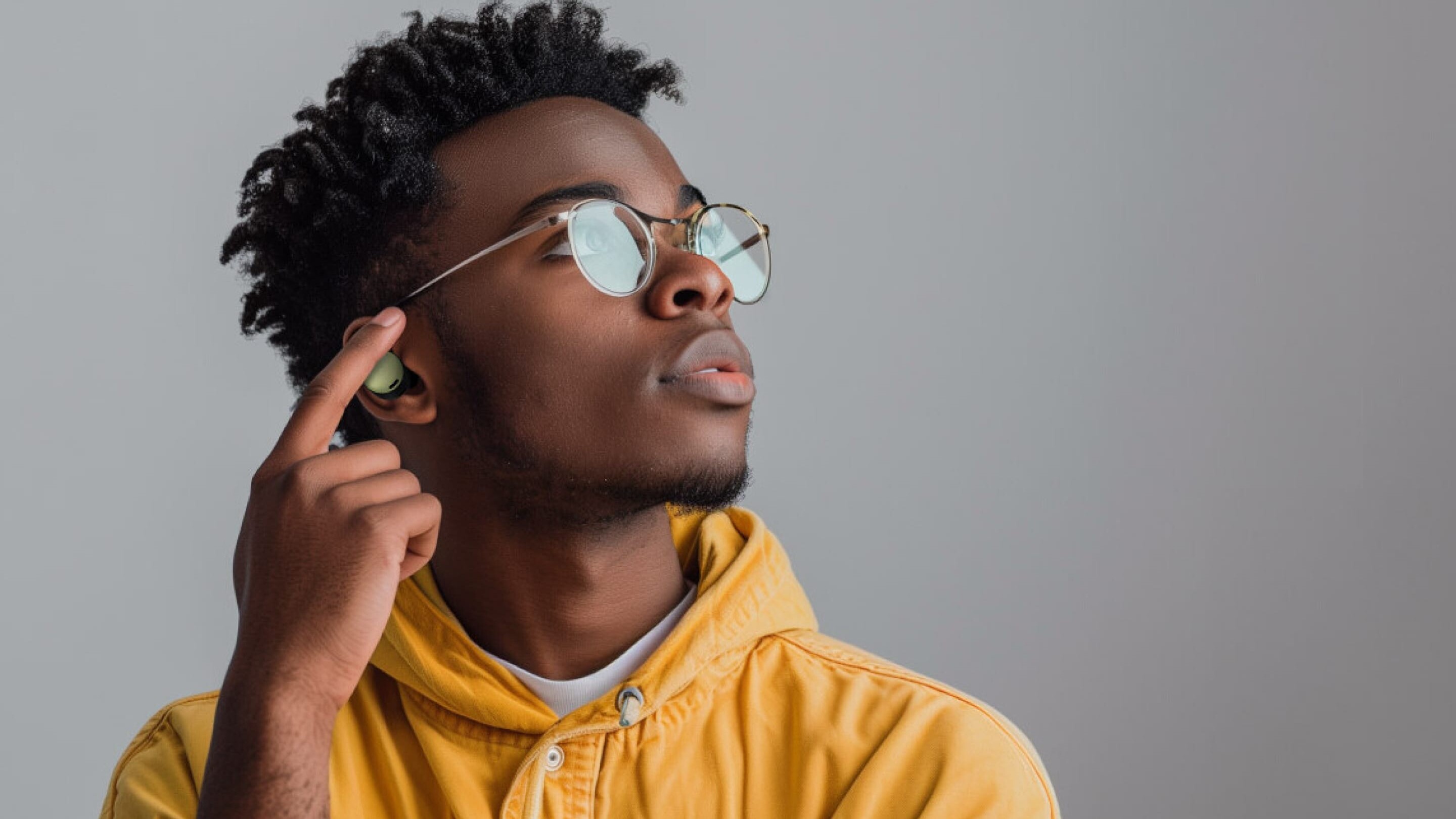 A man wears well-designed wireless earbuds.